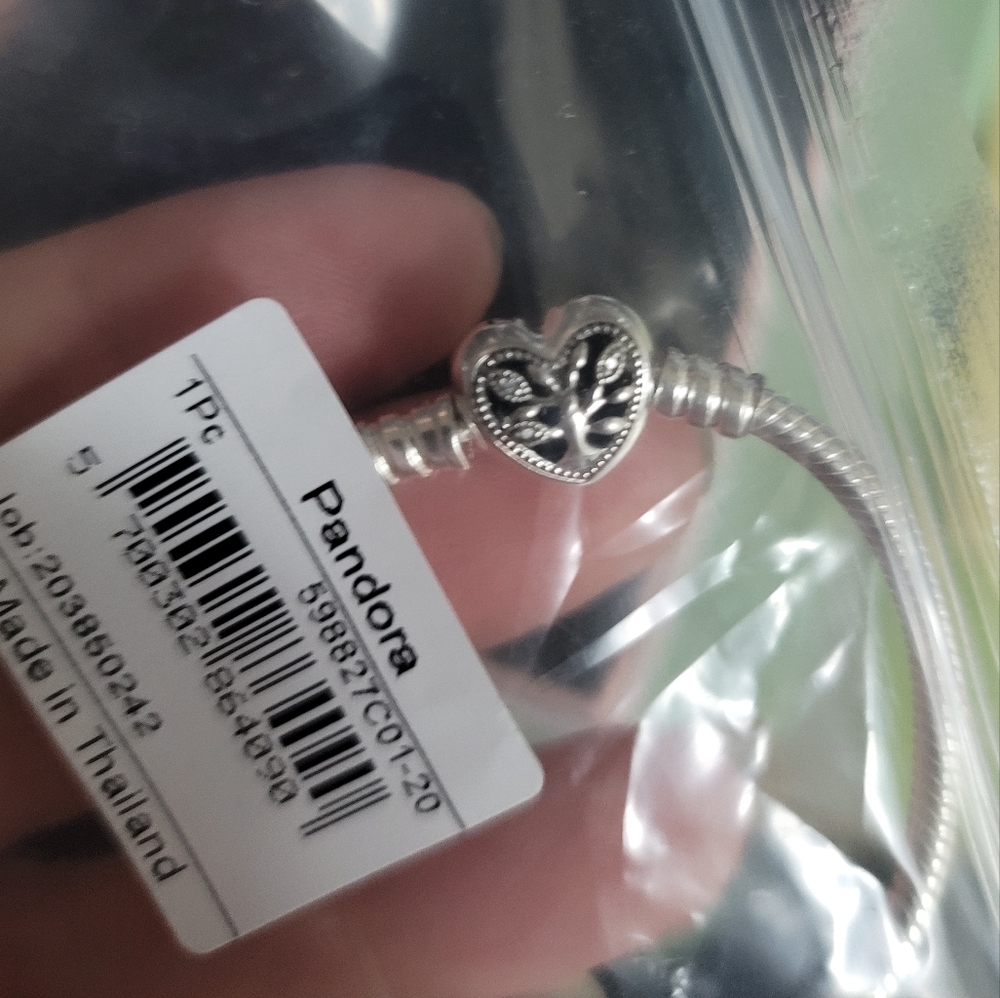 Pandora Moments Family Tree Heart Clasp Snake Chain Bracelet (NEW IN BOX)